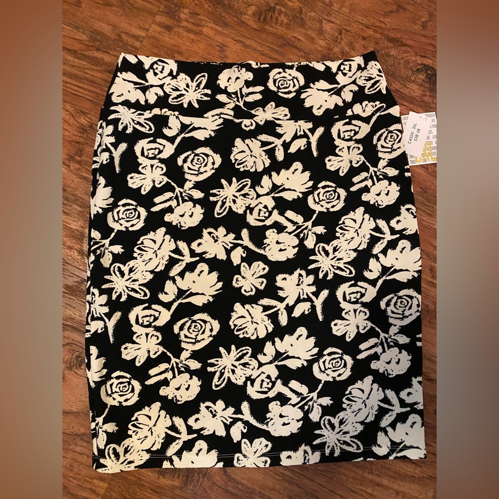 LuLaRoe Black and White Floral Pencil Skirt